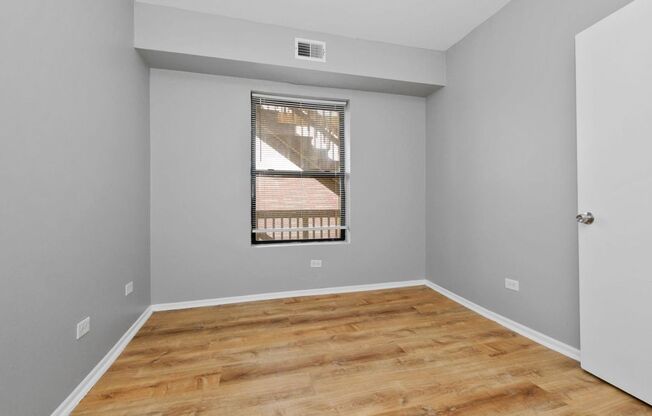 2 beds, 1 bath, 675 sqft, $1,595, Unit 4244 1/2 - 2E