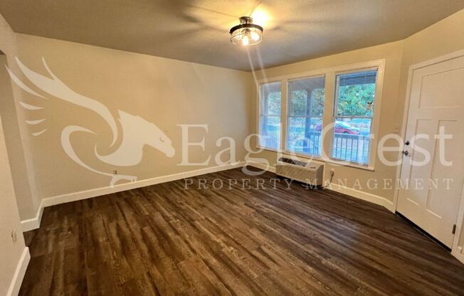 2 beds, 1 bath, $1,250, Unit Unit 1