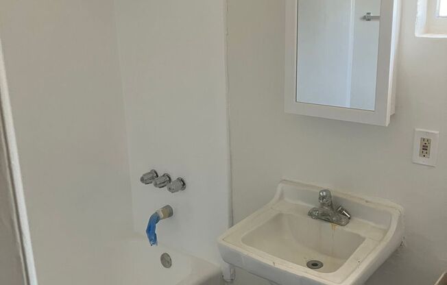 2 beds, 1 bath, 702 sqft, $2,200, Unit 305