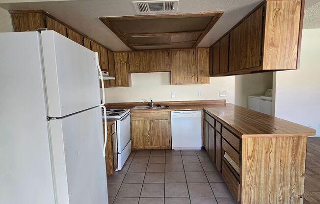 A nice & cozy 1-bedroom, 1-bathroom upstairs condo