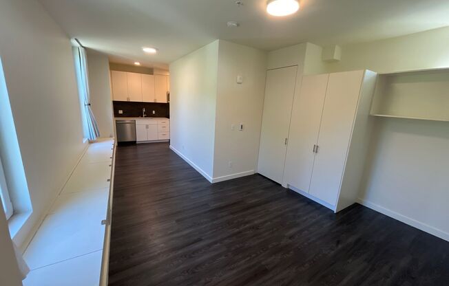 Studio, 1 bath, 551 sqft, $1,275, Unit 409