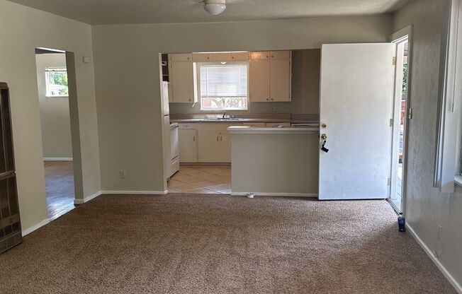 2 beds, 1 bath, $1,425, Unit 811Rio4