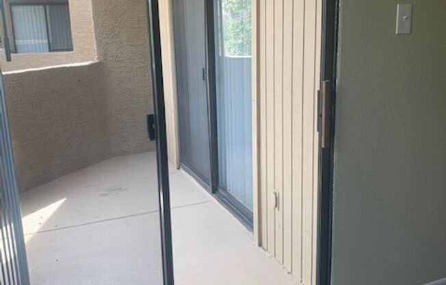 1 bed, 1 bath, 670 sqft, $1,250, Unit 225