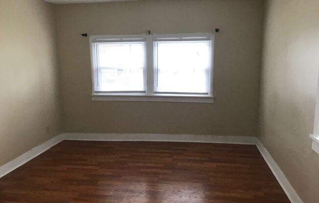 2 beds, 1 bath, $895