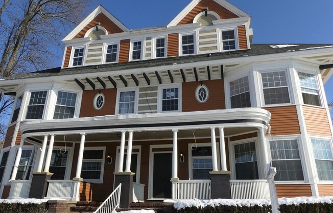 405 MAIN ST