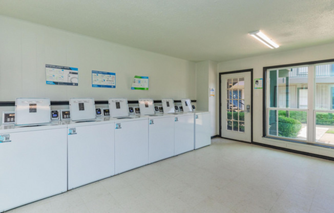 2 beds, 1 bath, 832 sqft, $1,639, Unit 2066