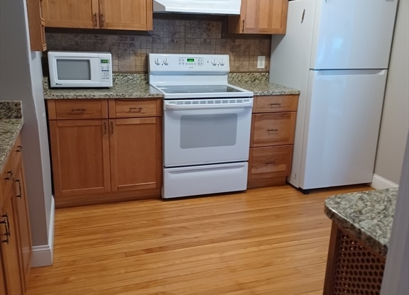 2 beds, 1 bath, 1,010 sqft, $3,200, Unit 2