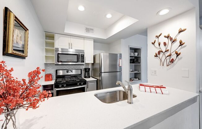 2 beds, 1 bath, 860 sqft, $1,749, Unit 105