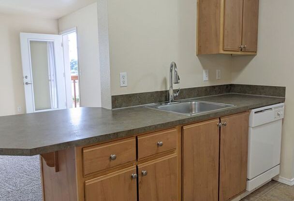 3 beds, 2 baths, 1,180 sqft, $1,585, Unit E304