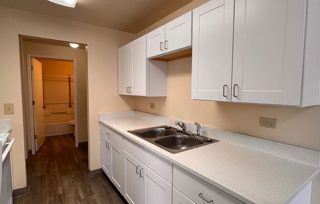 2 beds, 1 bath, $1,495, Unit 518298 - 3204 NE Stapleton Rd #J