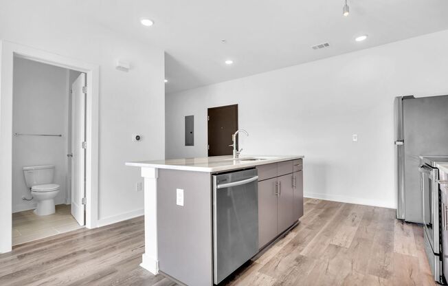 2 beds, 2 baths, $2,200, Unit Unit 301
