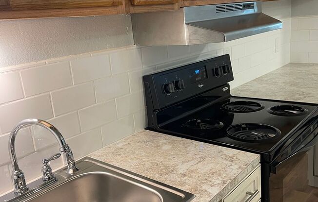 1 bed, 1 bath, 610 sqft, $1,100, Unit 46