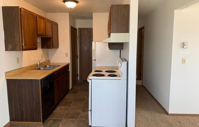 2 beds, 1 bath, 835 sqft, $695, Unit 205