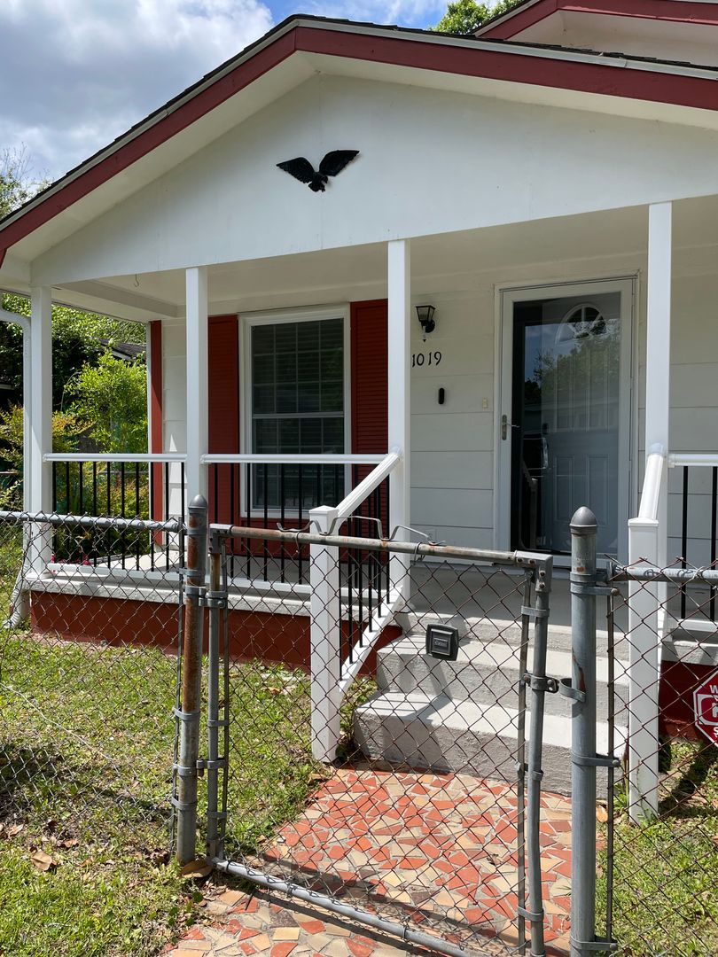 Single story, single family home in West Ashley