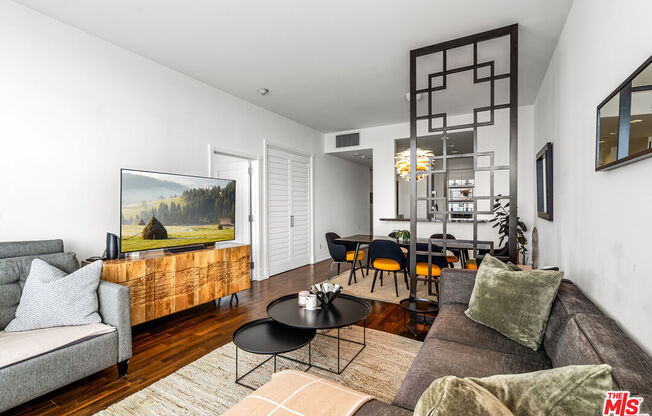 1 bed, 2 baths, 1,120 sqft, $6,000, Unit 36F