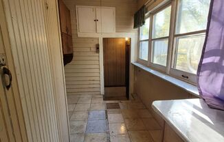 3 beds, 1.5 baths, $795