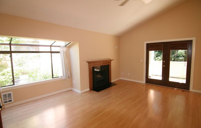 Newly Remodeled Condo Blocks from Juanita Beach