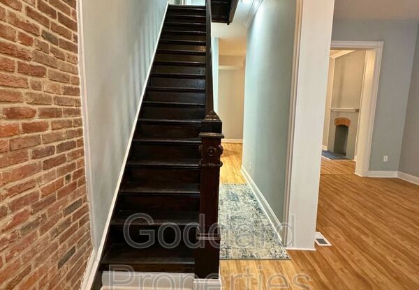 1713 LINDEN AVE