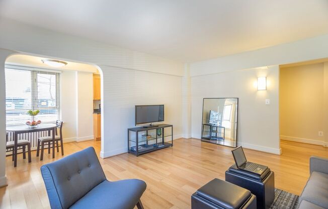 1 bed, 1 bath, 704 sqft, $2,475, Unit 117