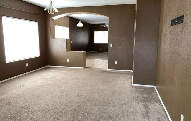 Charming 4 bed, 2 bath home on the golf course!!