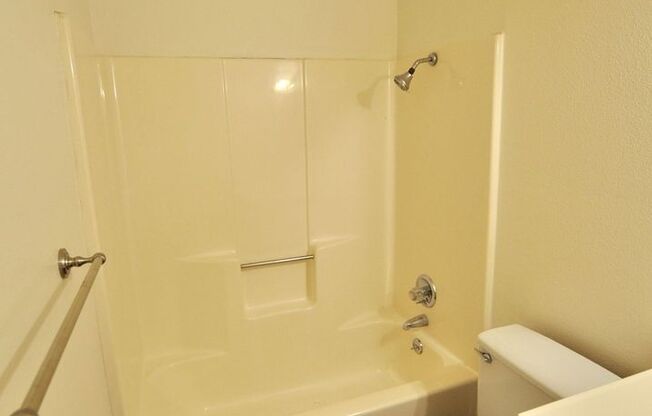 2 beds, 1 bath, $995, Unit Apt. 14