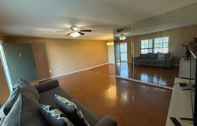 CONCORD VILLAGE 1/1 SPACIOUS 820 SF CONDO