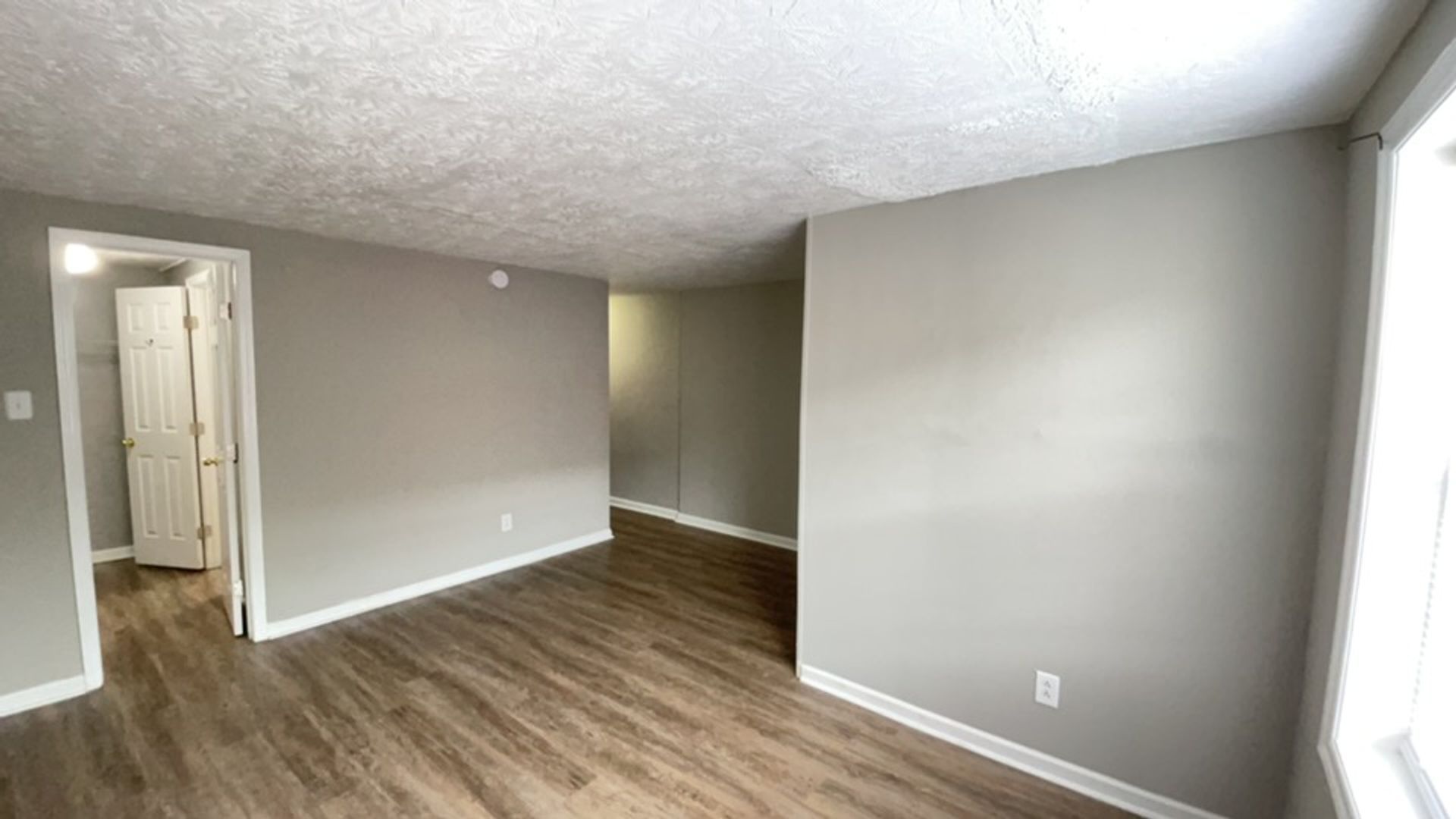 1586 Martha Ct