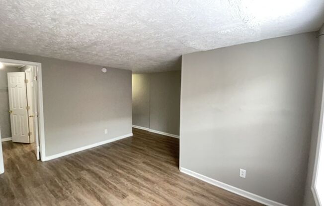 1586 Martha Ct
