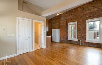 2 beds, 1 bath, $1,350, Unit 221 E. 3rd Ave