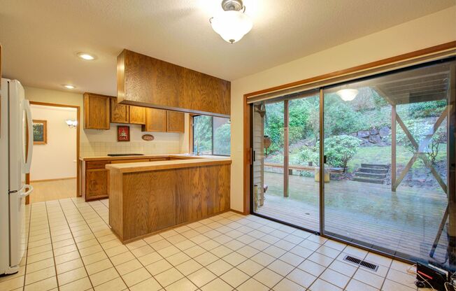 3 beds, 2.5 baths, $3,700