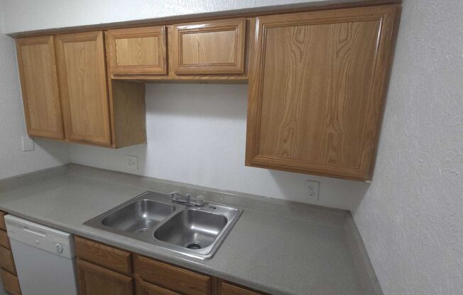 2 beds, 1.5 baths, $1,150, Unit 2053