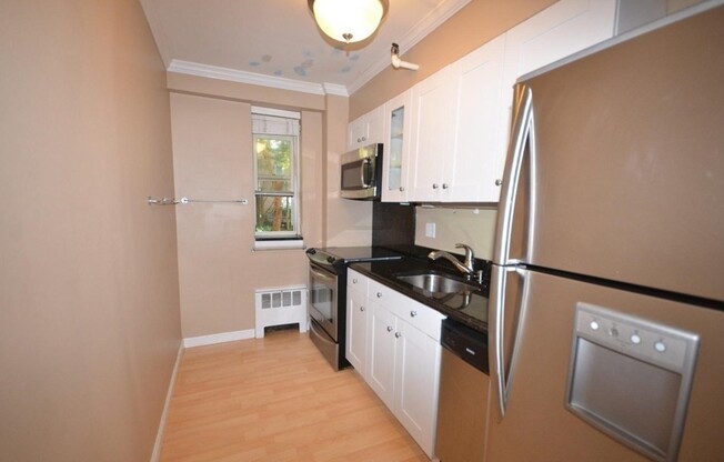 2 beds, 1 bath, 835 sqft, $4,100, Unit 135