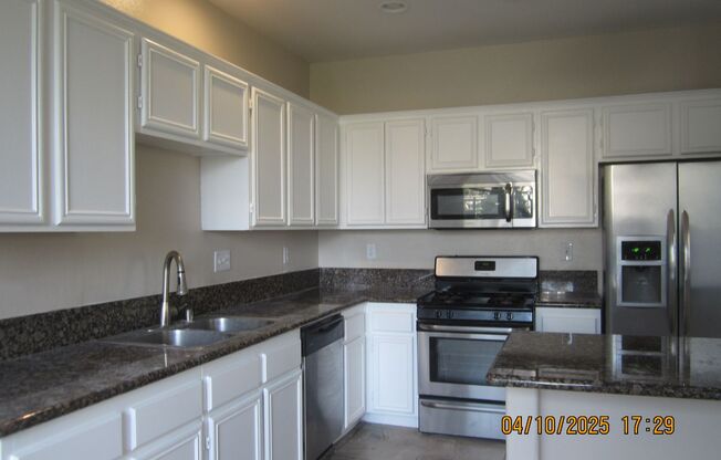 La Sierra Spacious Townhouse