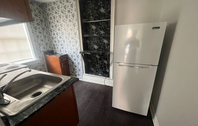 Studio, 1 bath, $925