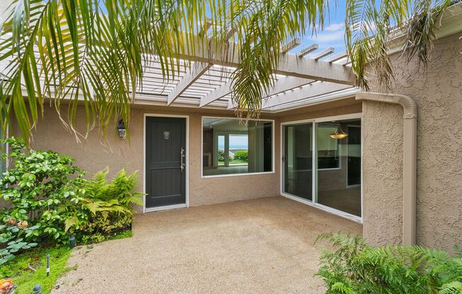 Beautiful Ocean View Condo with Bonus Room!