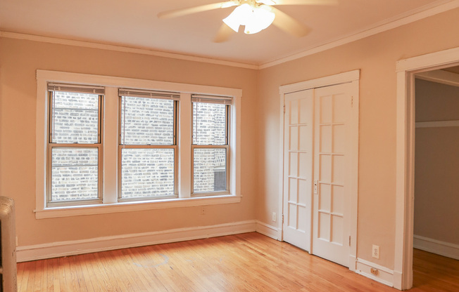 1365 W GREENLEAF