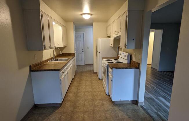 2 beds, 1 bath, 875 sqft, $1,195