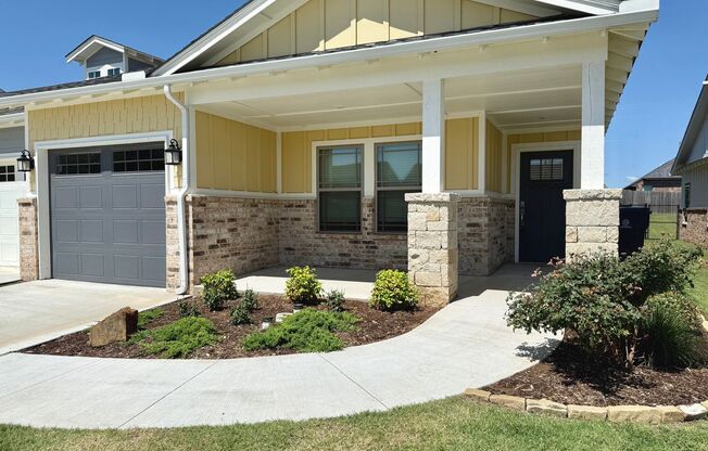 Large 2 Bed, 2 Bath in Beautiful Well-Maintained Neighborhood