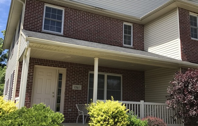 3 BEDROOM TOWNHOUSE AVAIL AUGUST.   Monthly rent $1,675.00