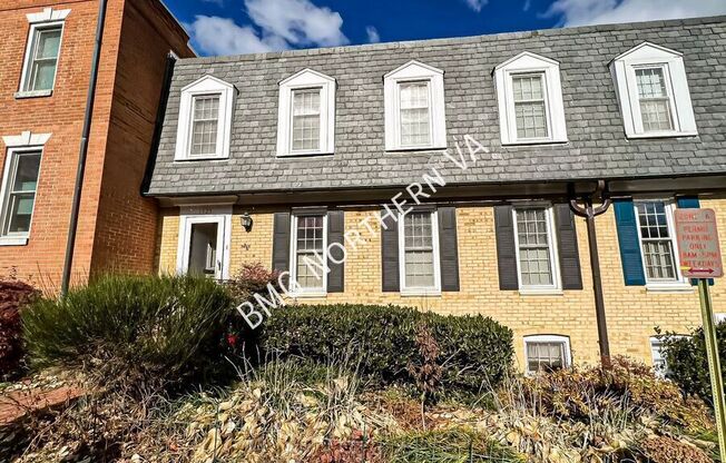 1325 N LYNNBROOK DR
