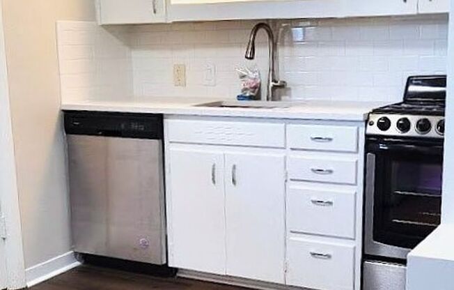 Cozy 1 Bed/1 Bath Apartment in Quiet Complex — $1,150/month