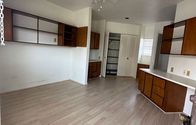 Studio, 1 bath, 432 sqft, $895, Unit 31
