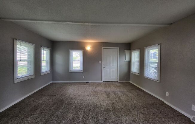 1 Bedroom home with garage!