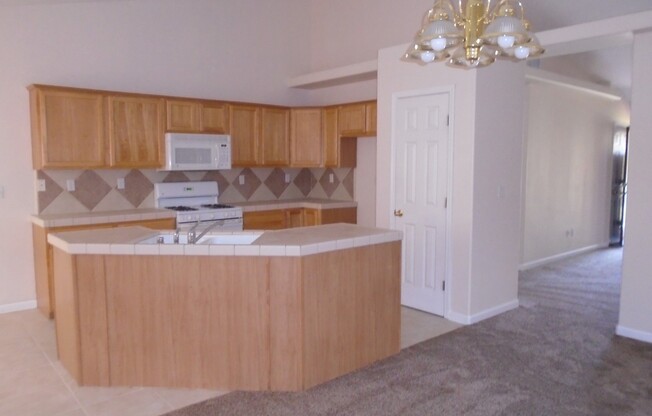 NEAR SEVEN OAKS! SPECIAL $2897.50 MOVES YOU IN!!!!!!