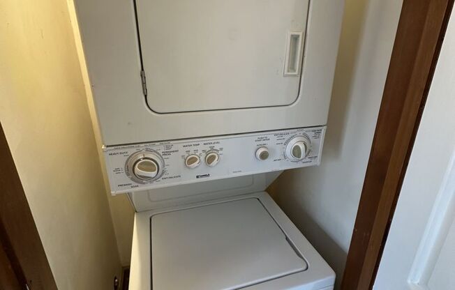 1 Bedroom 1 Bathroom Condo!