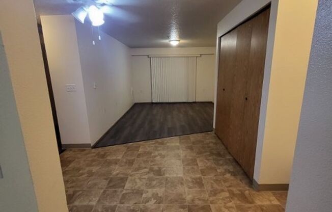 2 beds, 1 bath, 700 sqft, $1,325, Unit Unit 26
