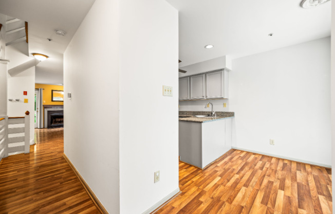 445 HARTFORD SQ