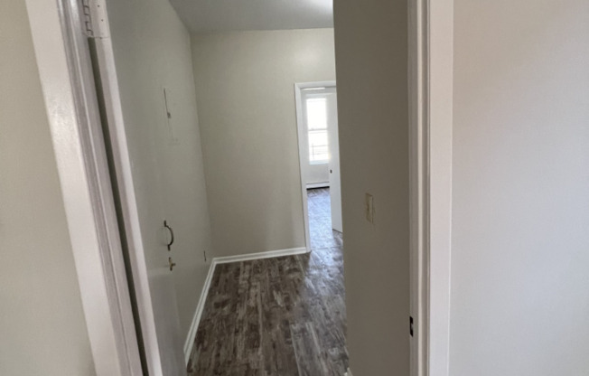 3 beds, 1 bath, $3,200, Unit 3