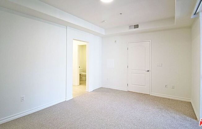 1 bed, 1 bath, 1,050 sqft, $3,100, Unit 426