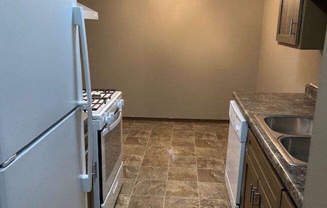 1 bed, 1 bath, 740 sqft, $1,125, Unit 1200108